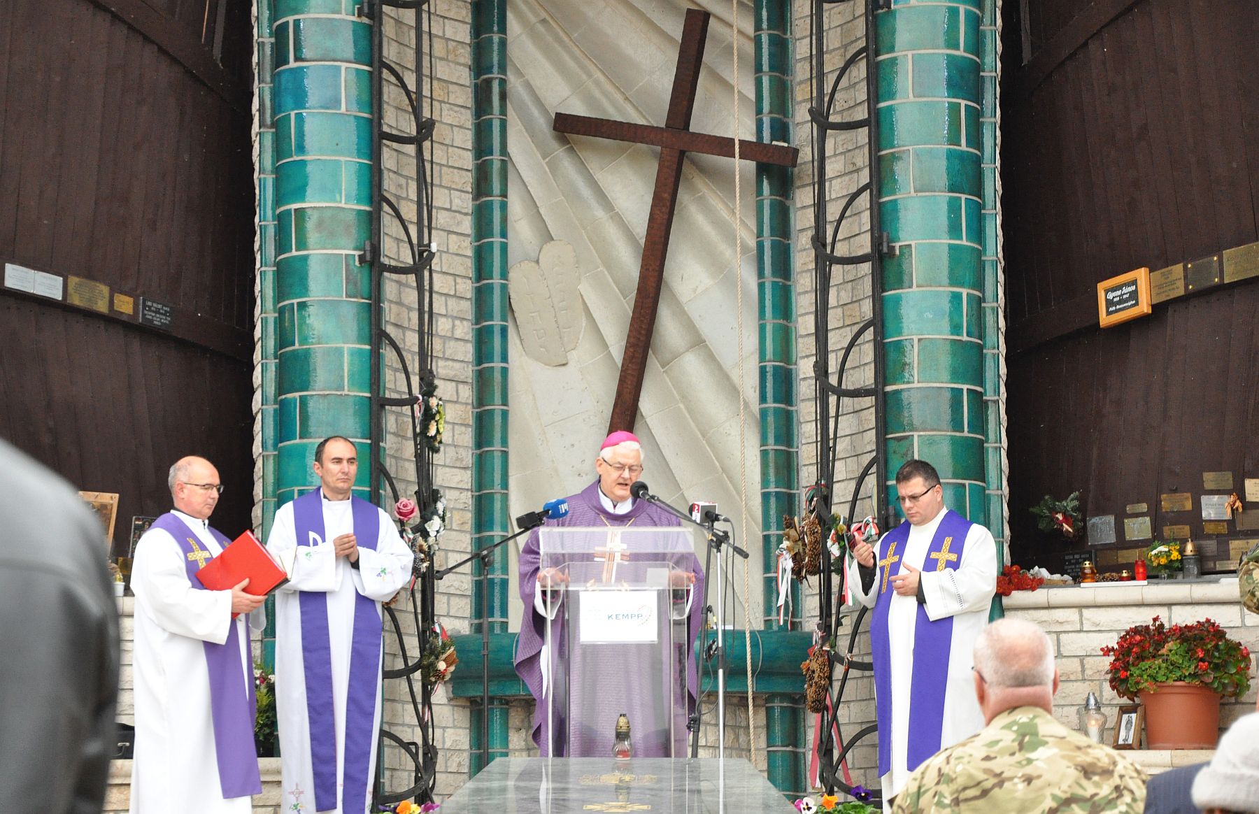 Püspöki mise a Don-kanyar kápolnánál - katonahősökre emlékeztek halottak napján